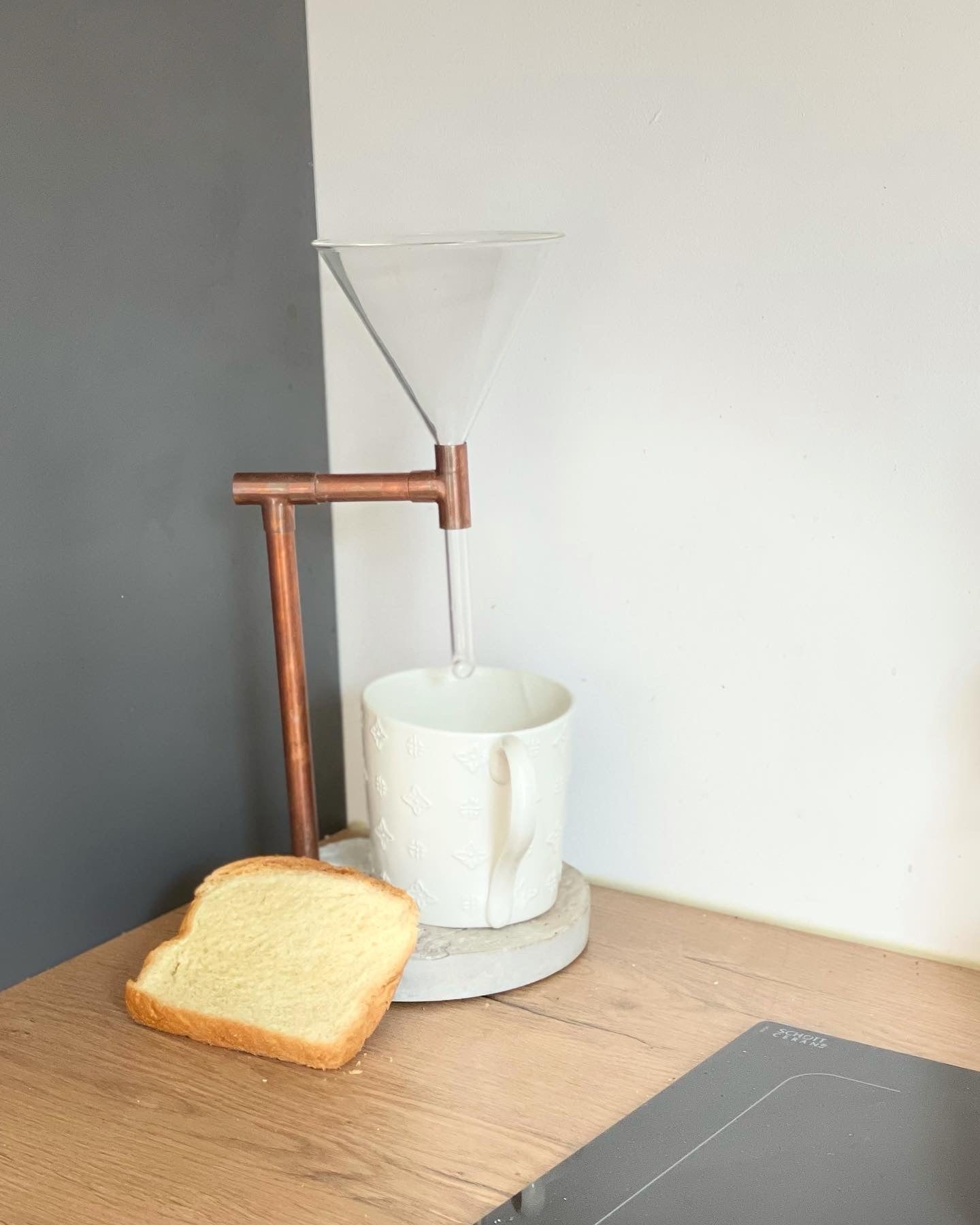 Cafetière Artisanale en Béton Recyclé - Cabé - Design Eco-Responsable et Durable
